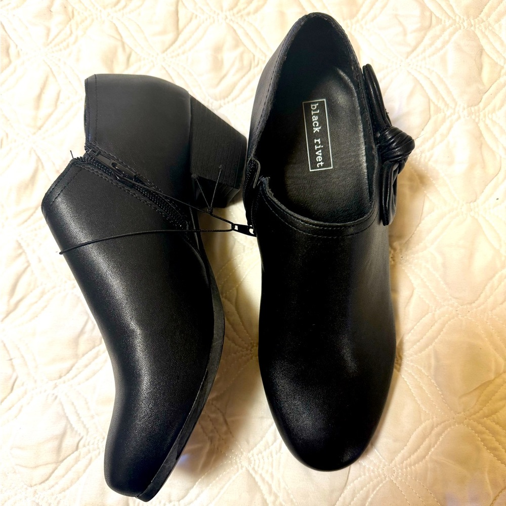 NWOT- Black Rivet women’s booties- size 9 1/2 W
